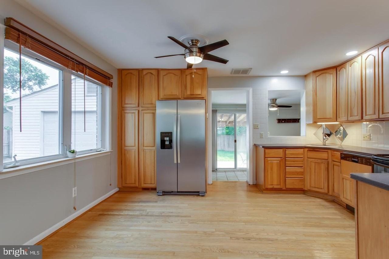 5834 Pratt St - Photo 5 of 44