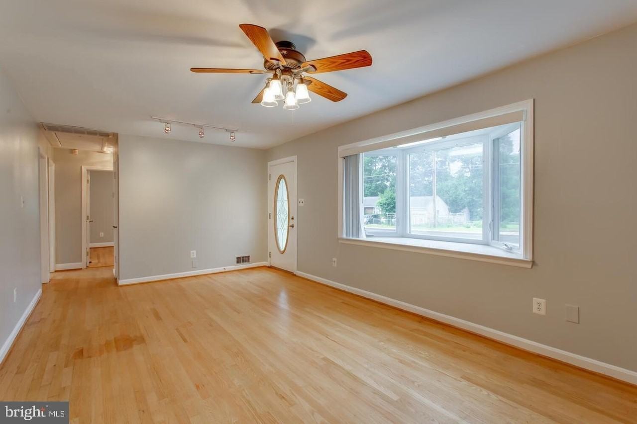 5834 Pratt St - Photo 6 of 44