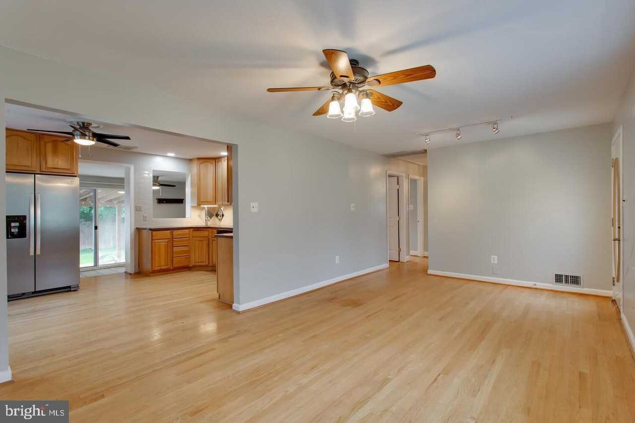 5834 Pratt St - Photo 7 of 44