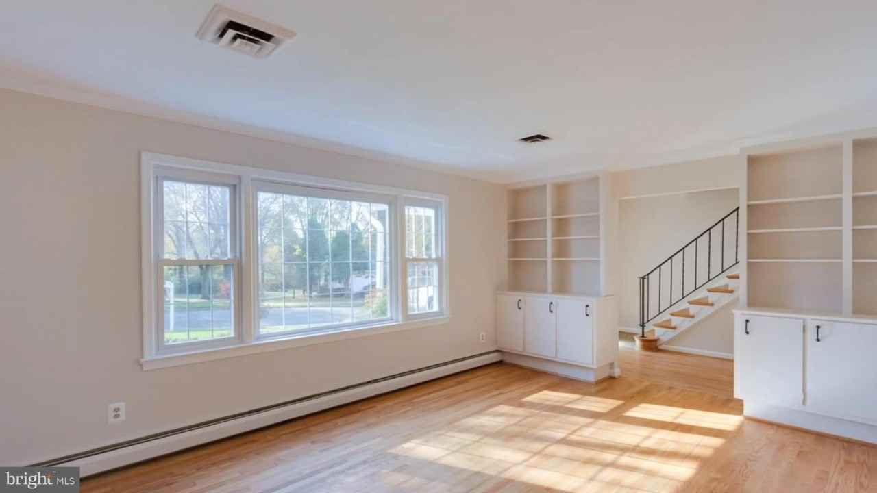 8002 Birnam Wood Dr - Photo 2 of 9