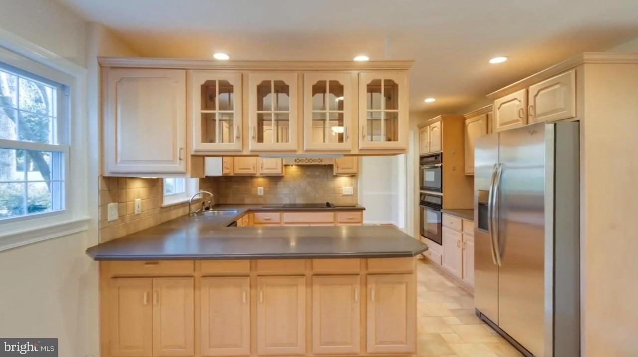 8002 Birnam Wood Dr - Photo 3 of 9