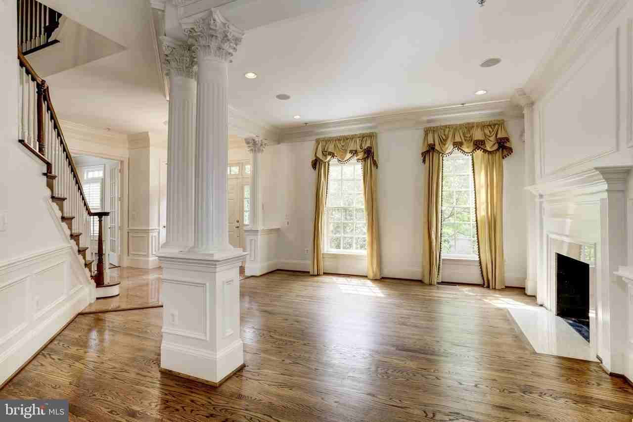 7233 Addington Dr - Photo 3 of 22