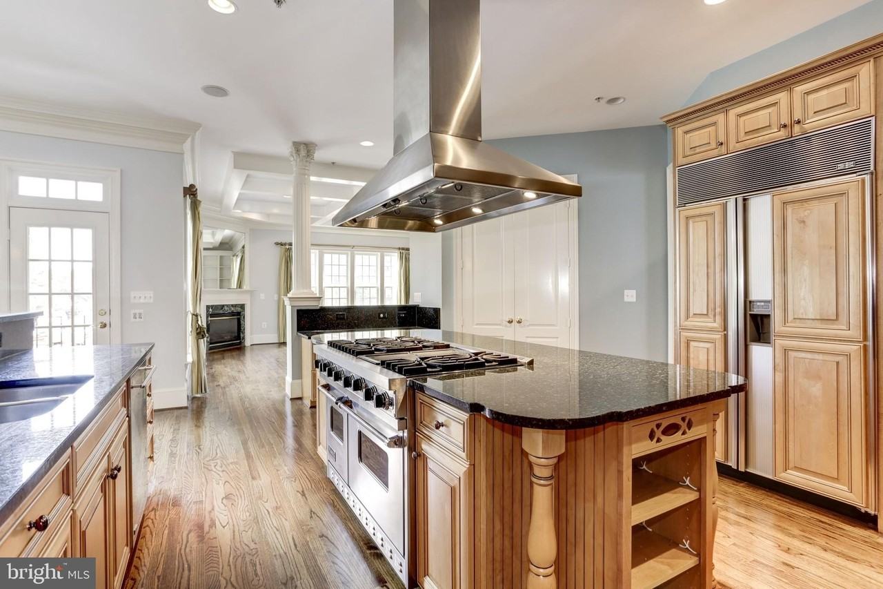 7233 Addington Dr - Photo 6 of 22