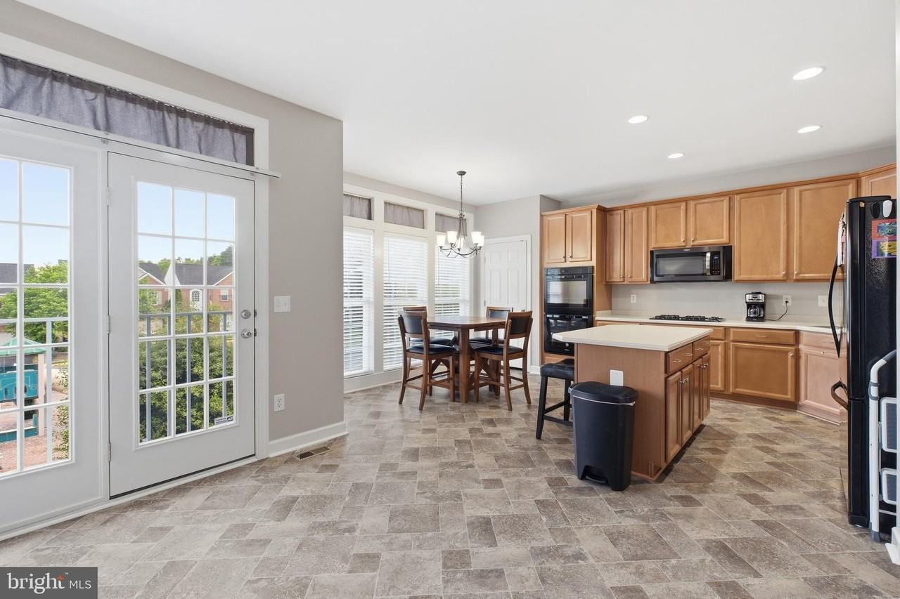 8439 Kirby Lionsdale Dr - Photo 2 of 19