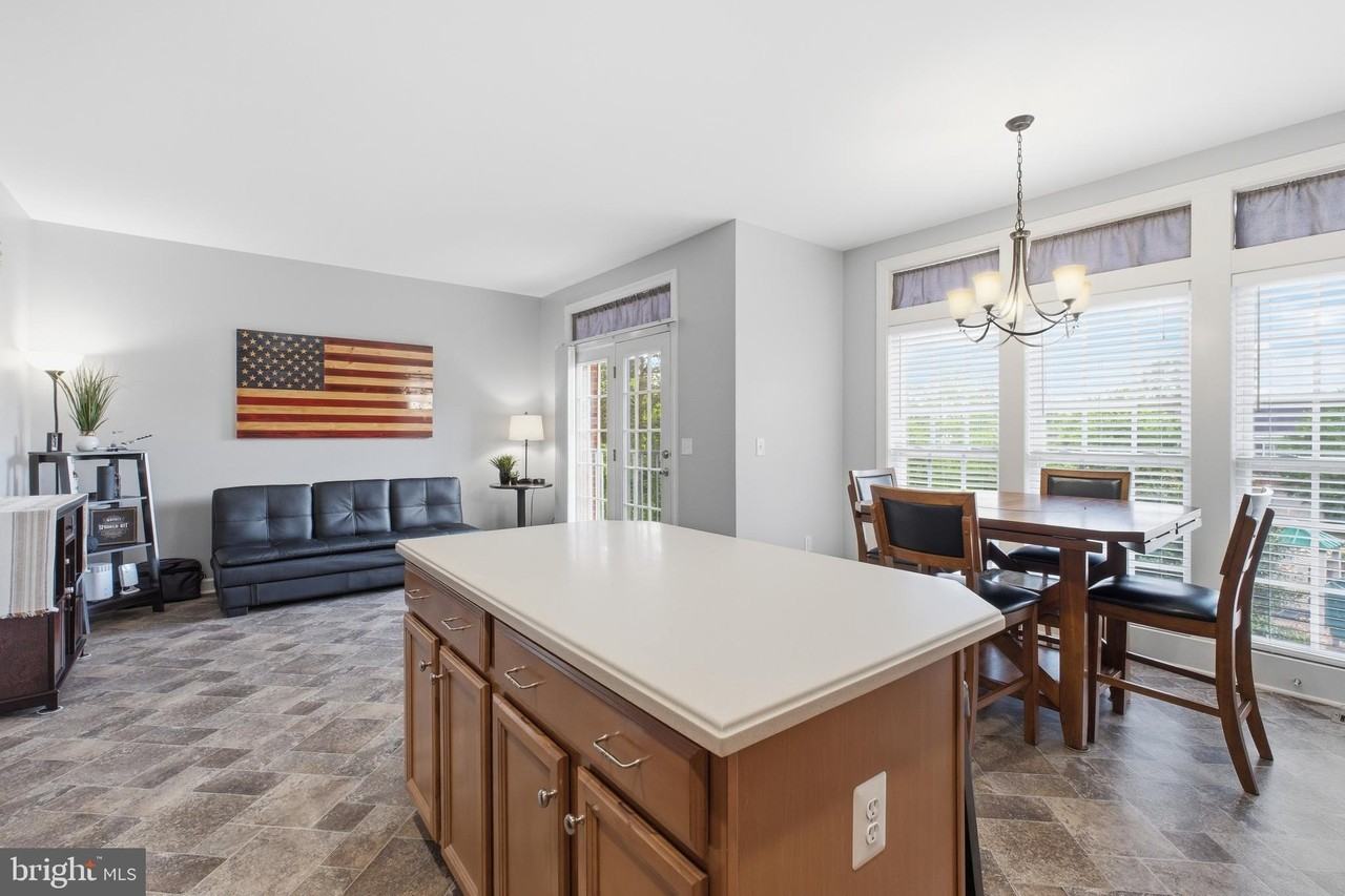 8439 Kirby Lionsdale Dr - Photo 3 of 19