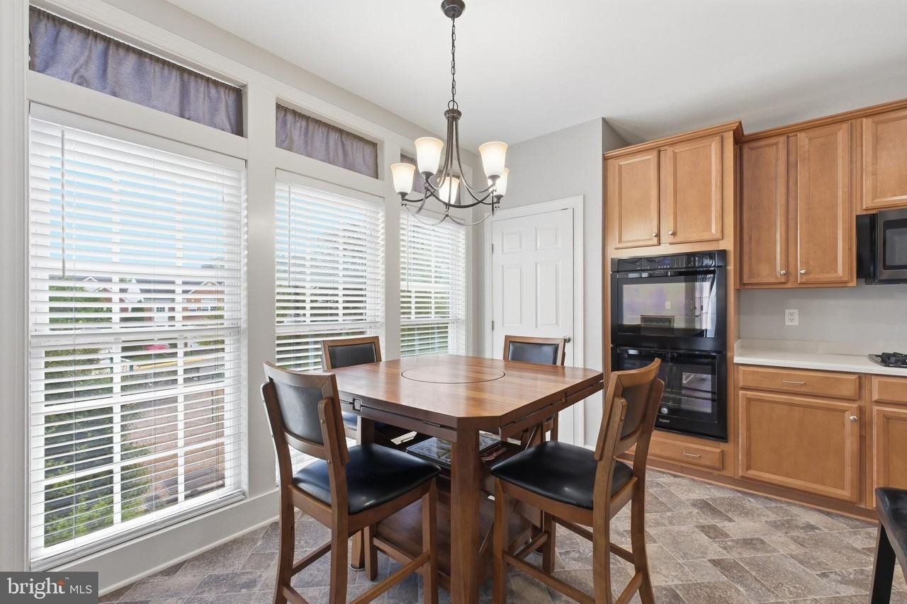 8439 Kirby Lionsdale Dr - Photo 4 of 19