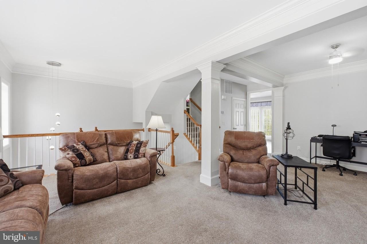 8439 Kirby Lionsdale Dr - Photo 6 of 19