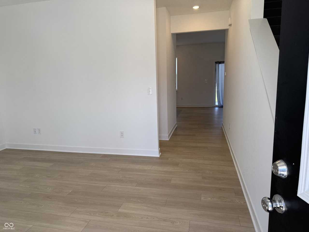 11912 Moorfield Ln - Photo 3 of 25