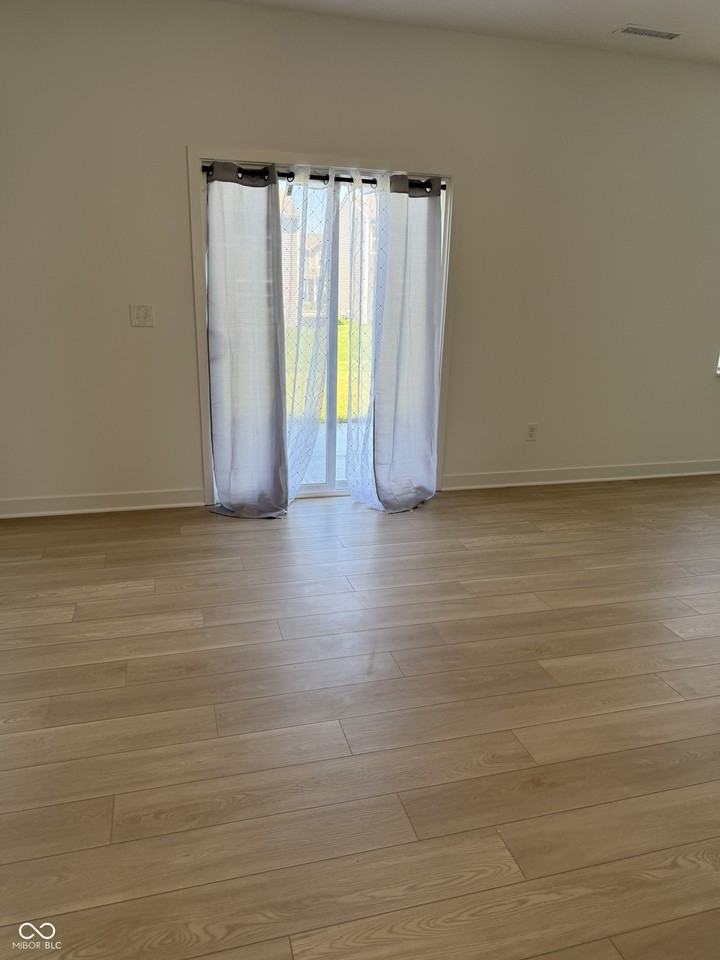 11912 Moorfield Ln - Photo 5 of 25