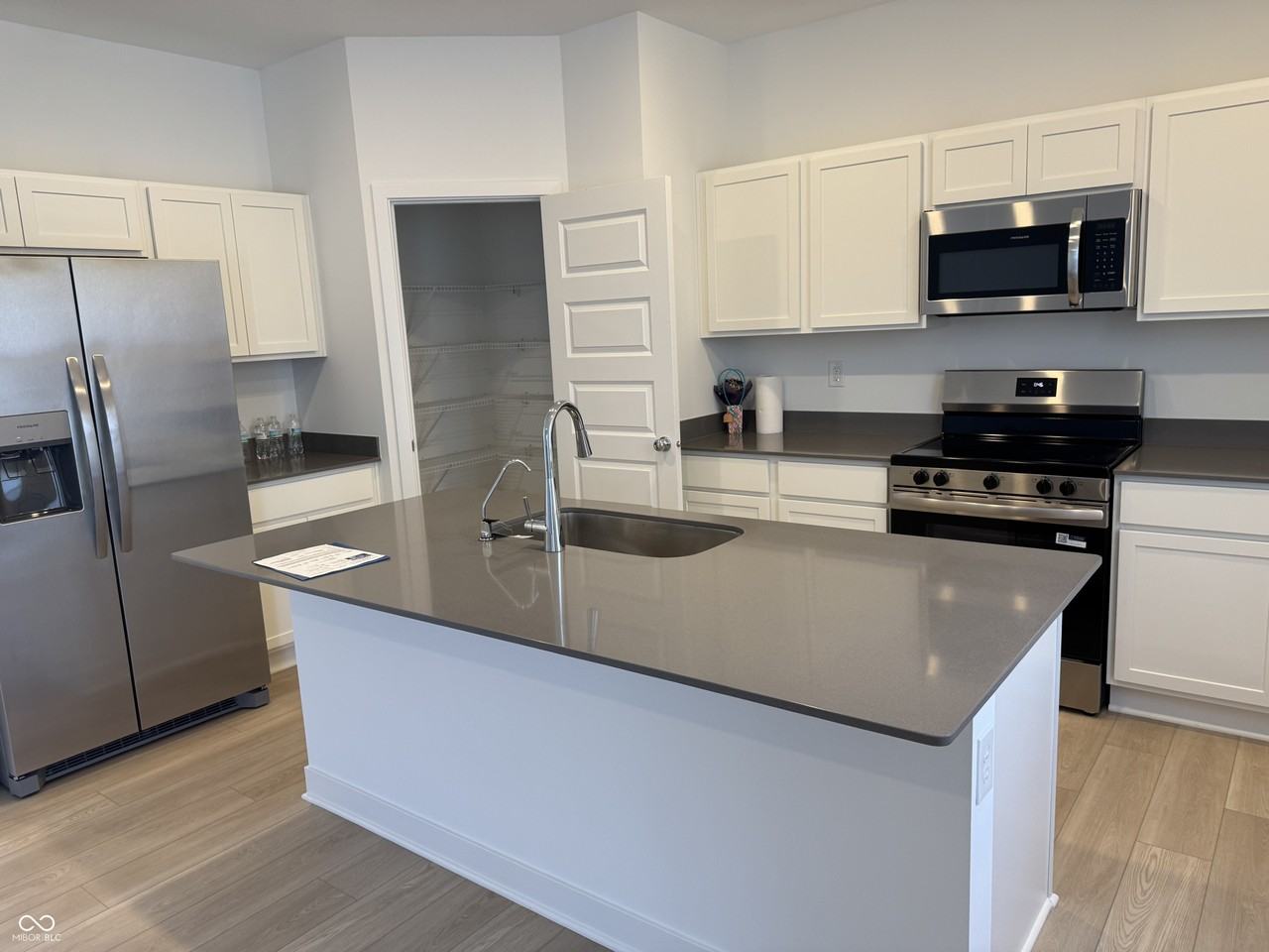 11912 Moorfield Ln - Photo 6 of 25