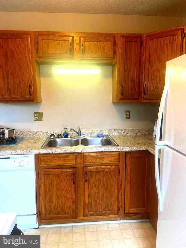 529 King St - Photo 7 of 32