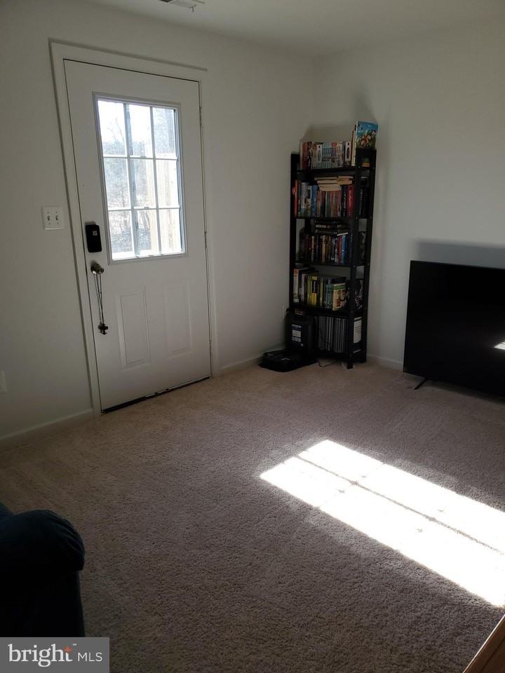 26 Colchester Ct - Photo 3 of 23