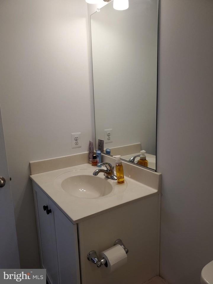 26 Colchester Ct - Photo 7 of 23