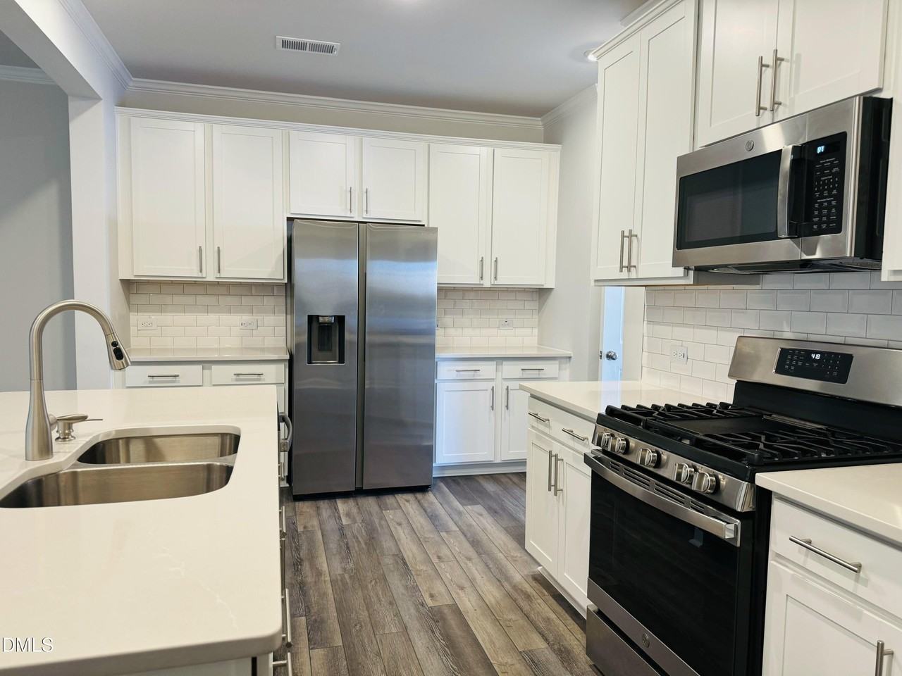 5046 Arkose Dr - Photo 6 of 31