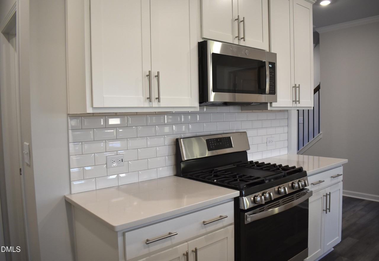 5046 Arkose Dr - Photo 7 of 31