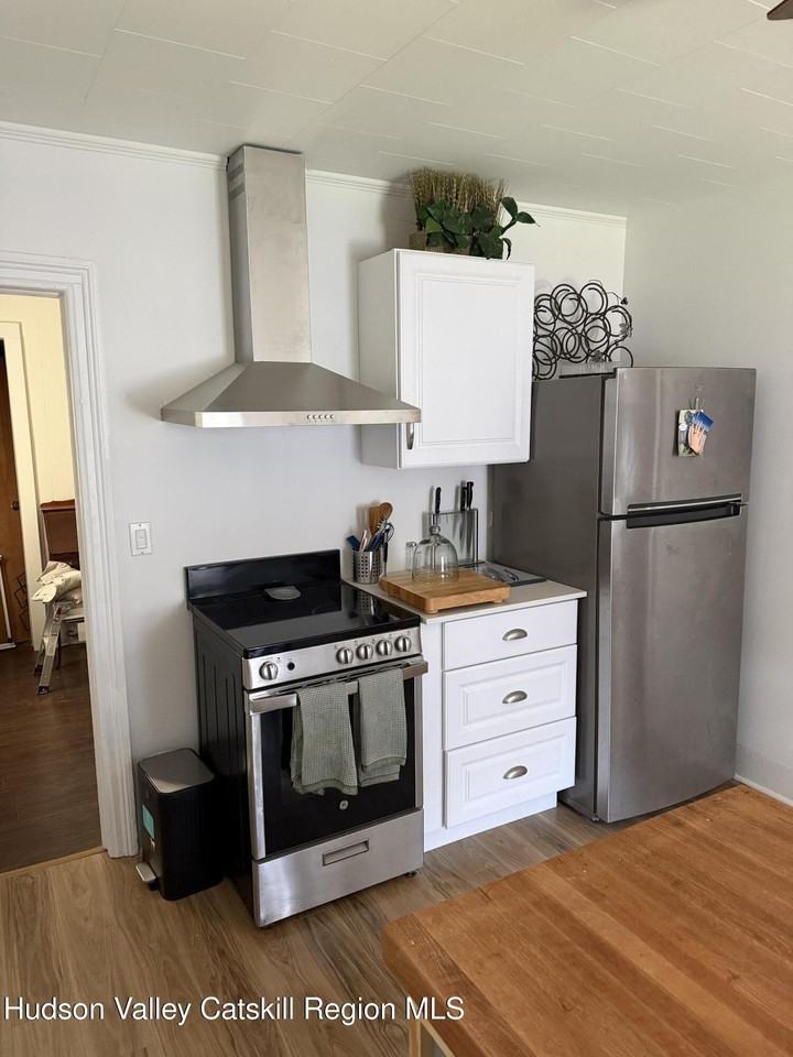 129 Main St #3