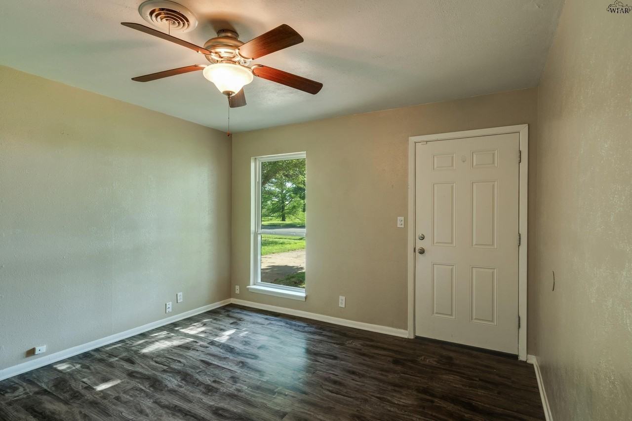 5114 Fairway Blvd - Photo 4 of 32