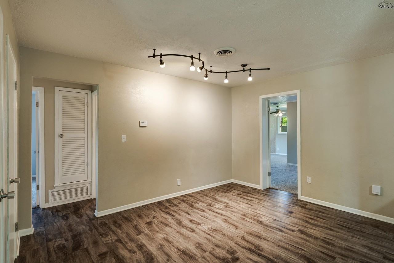 5114 Fairway Blvd - Photo 6 of 32