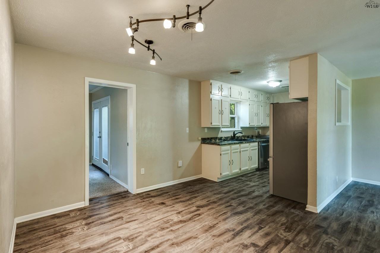 5114 Fairway Blvd - Photo 7 of 32