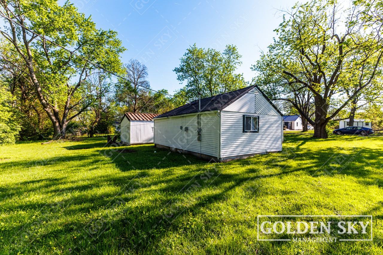 2321 N Macedonia Ave #1 - Photo 3 of 10