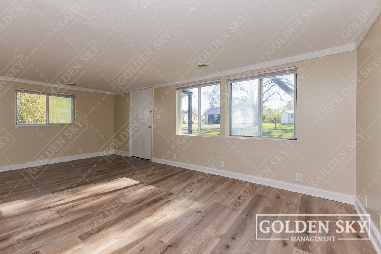 2321 N Macedonia Ave #1 - Photo 4 of 10