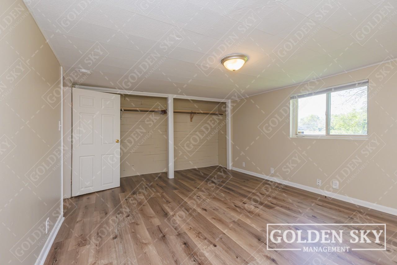 2321 N Macedonia Ave #1 - Photo 5 of 10