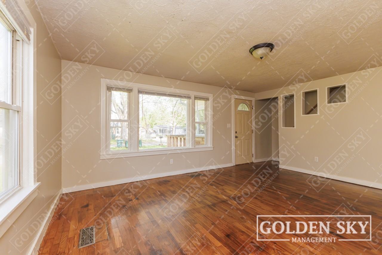 609 N Waldemere Ave #1 - Photo 3 of 10