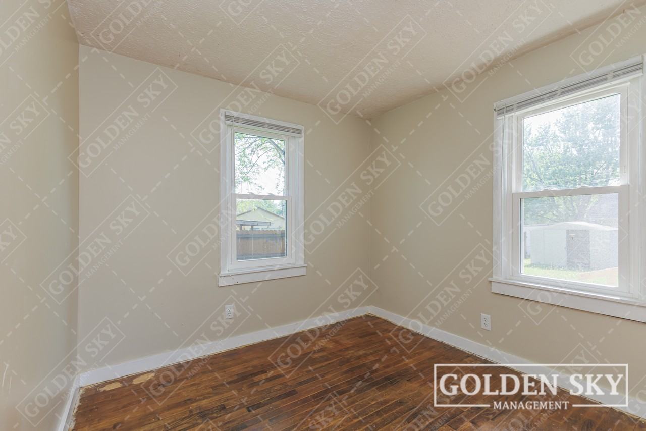 609 N Waldemere Ave #1 - Photo 7 of 10