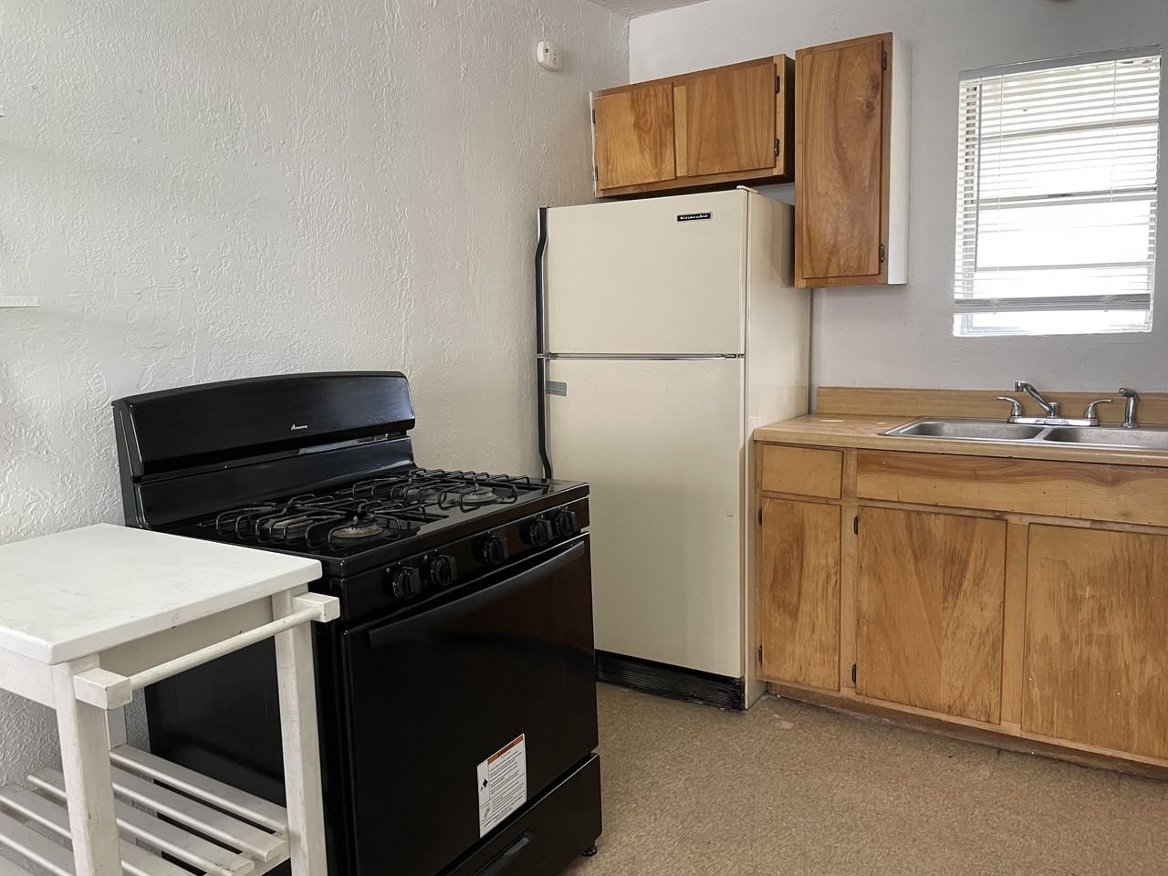 1005 Harris St Nw #1 - Photo 3 of 20