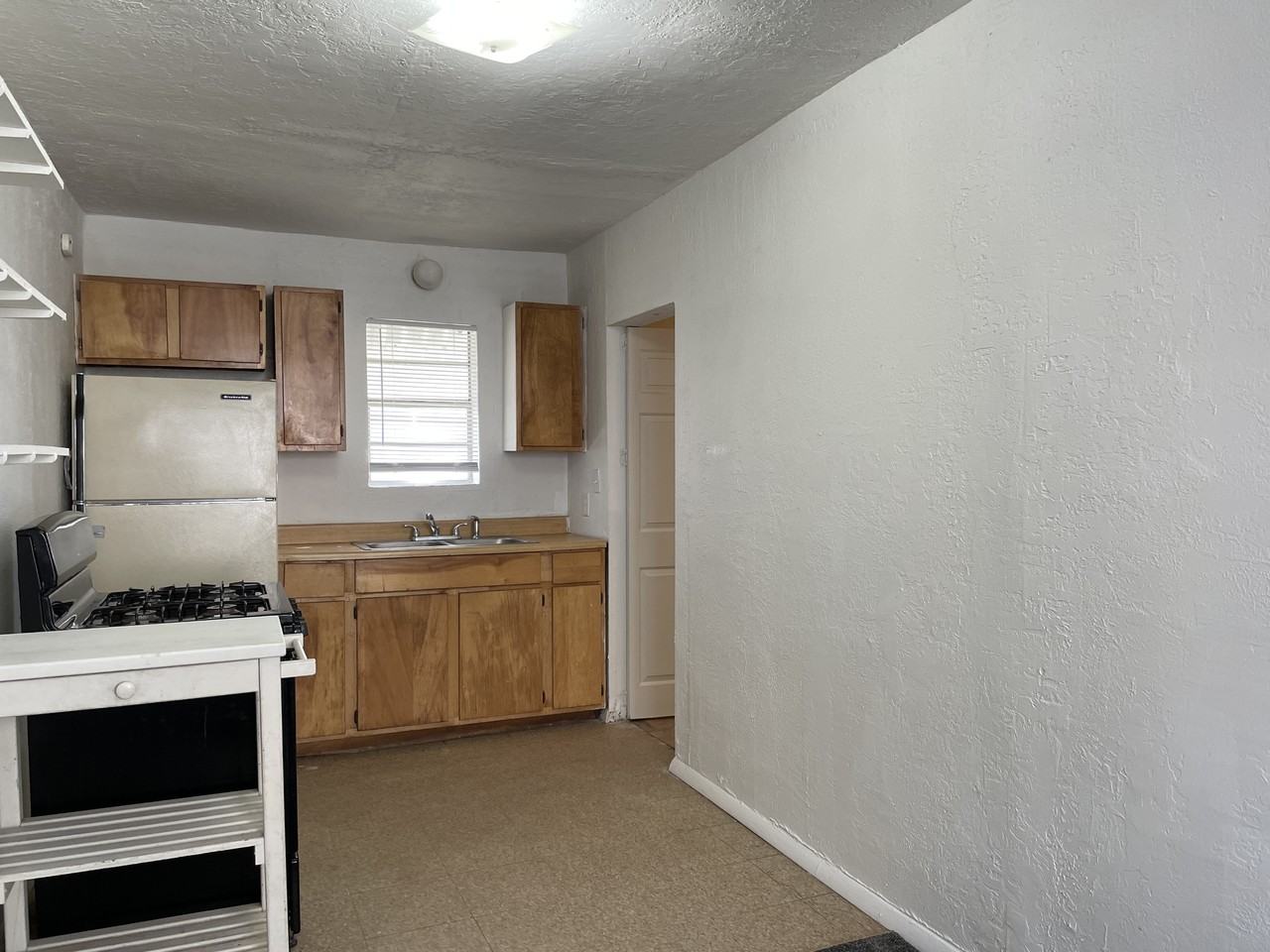 1005 Harris St Nw #1 - Photo 5 of 20