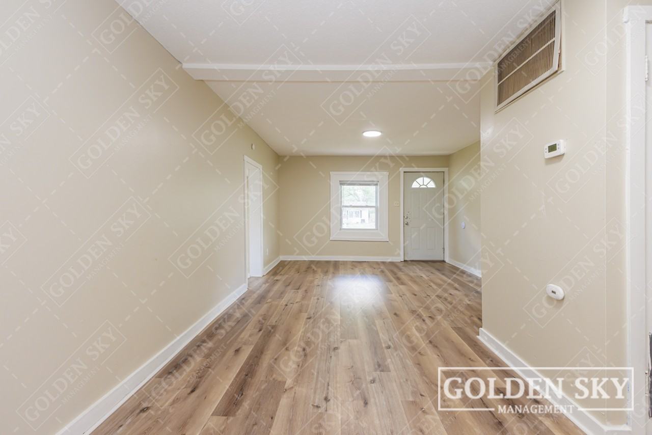 1704 W 15th St #NA - Photo 3 of 10