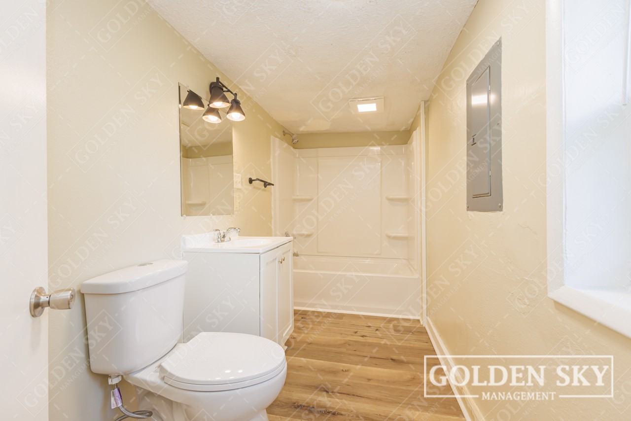 1704 W 15th St #NA - Photo 5 of 10