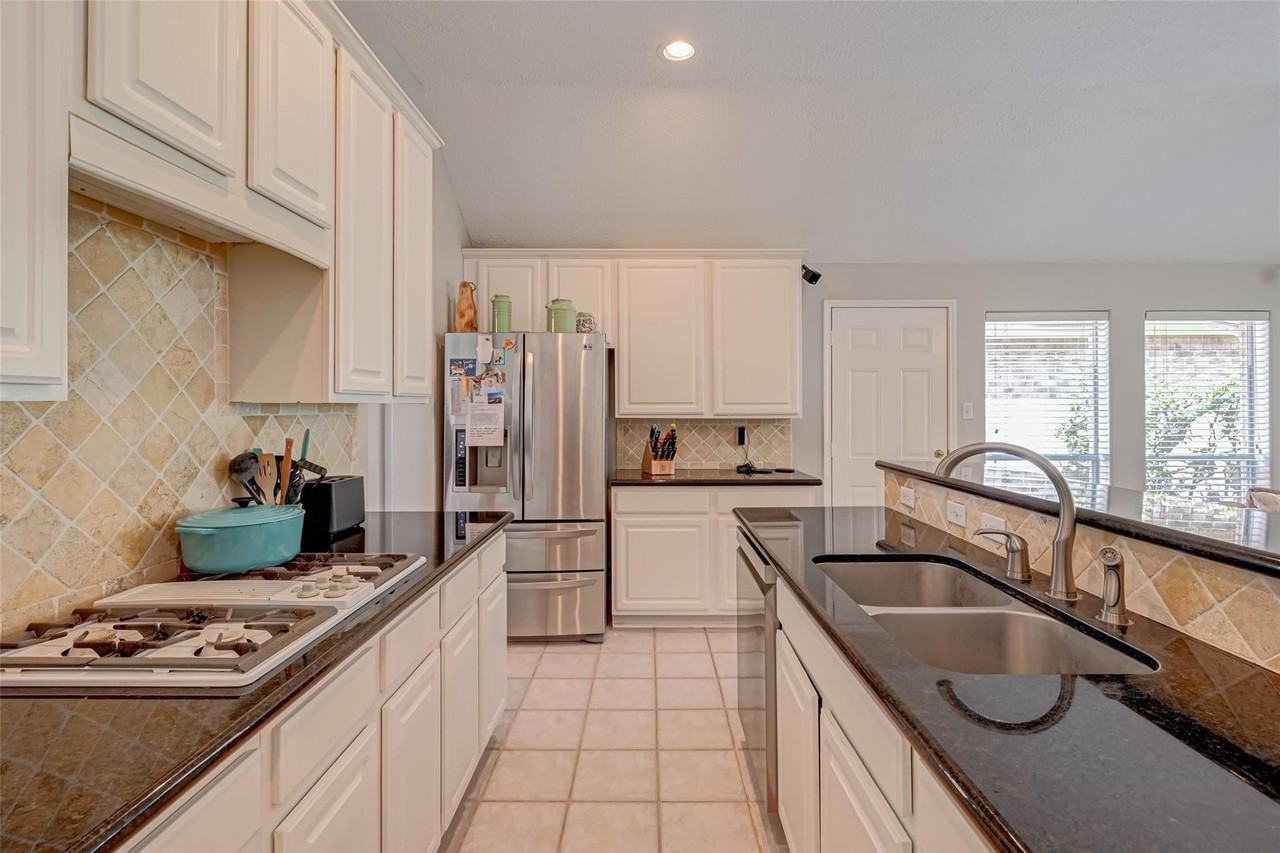 1107 Parkhaven Ln - Photo 3 of 36