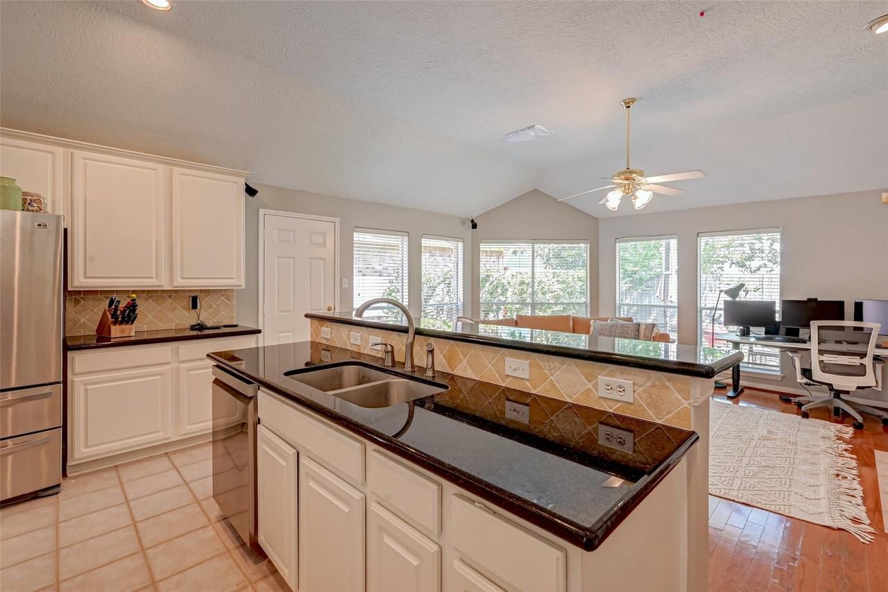 1107 Parkhaven Ln - Photo 4 of 36