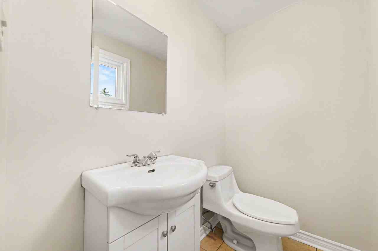 2001 Kelden Cres #1 - Photo 5 of 15