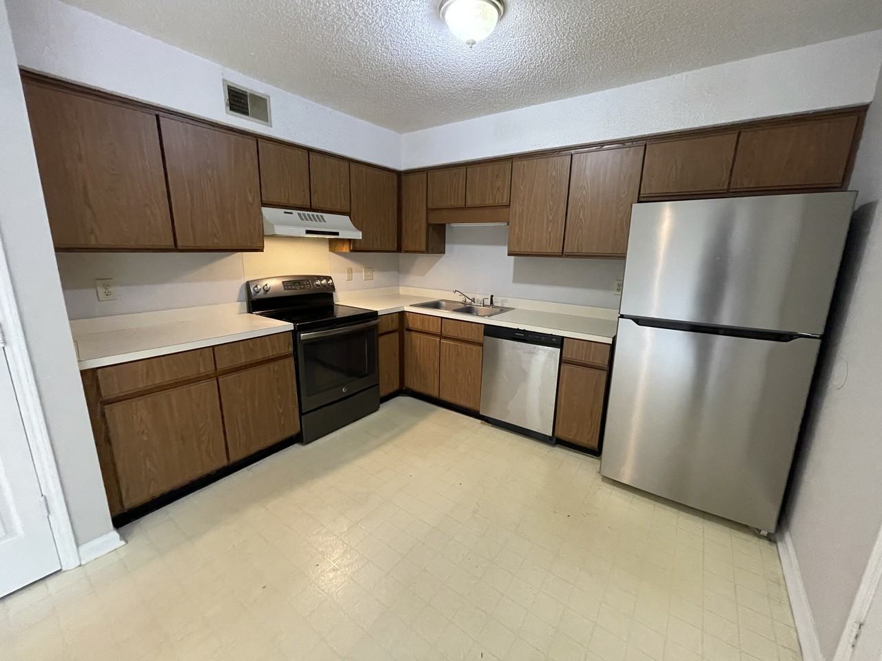 2430 Woodstock Ave #1 - Photo 5 of 10