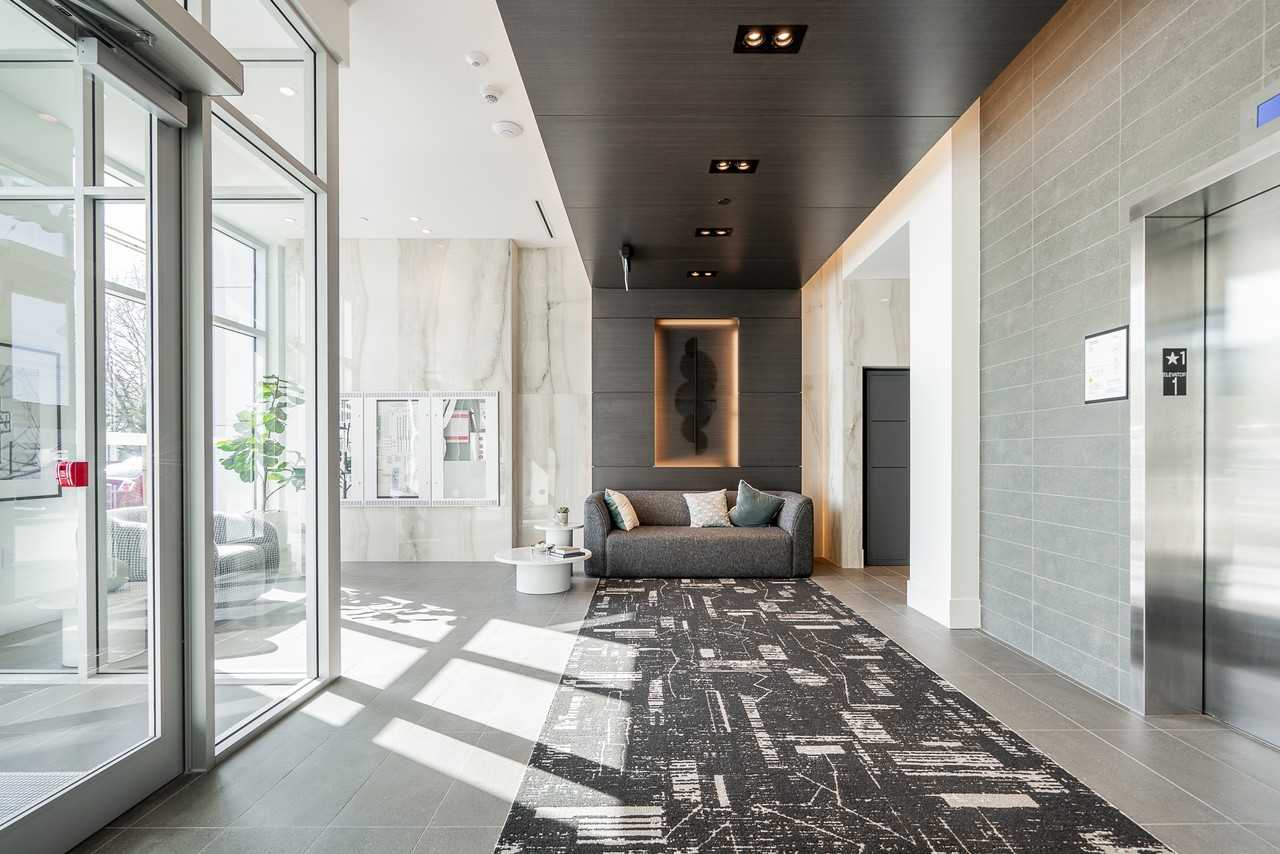 2729 Kingsway #206