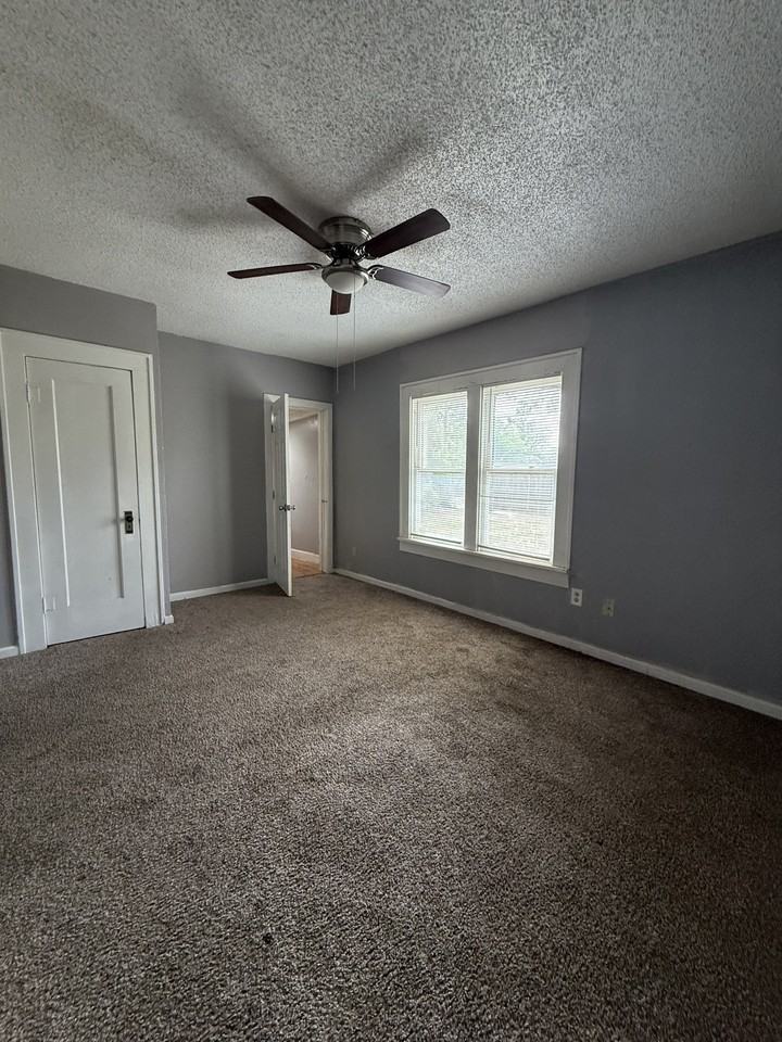 2119 15th St #1 - Photo 5 of 11