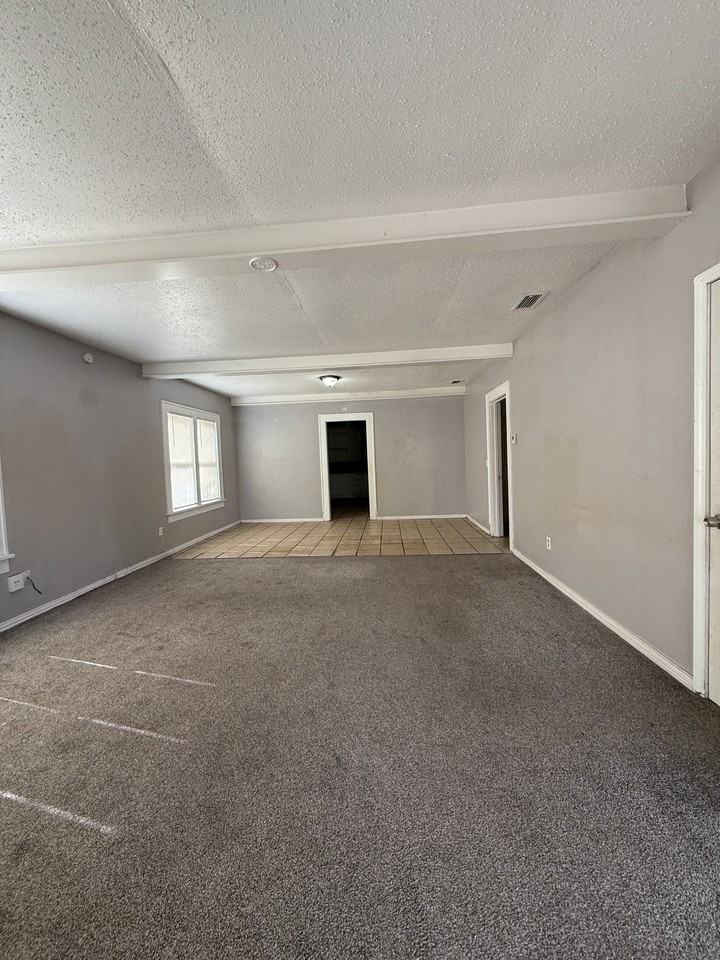 2119 15th St #1 - Photo 3 of 11