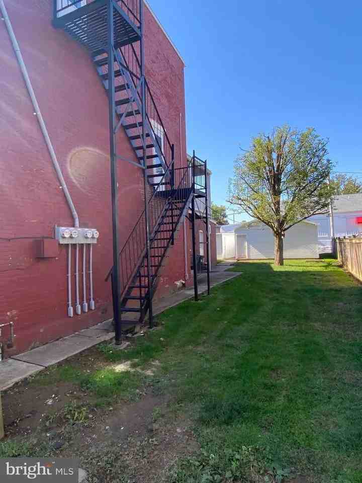 930 N Shippen St #2 - Photo 3 of 11