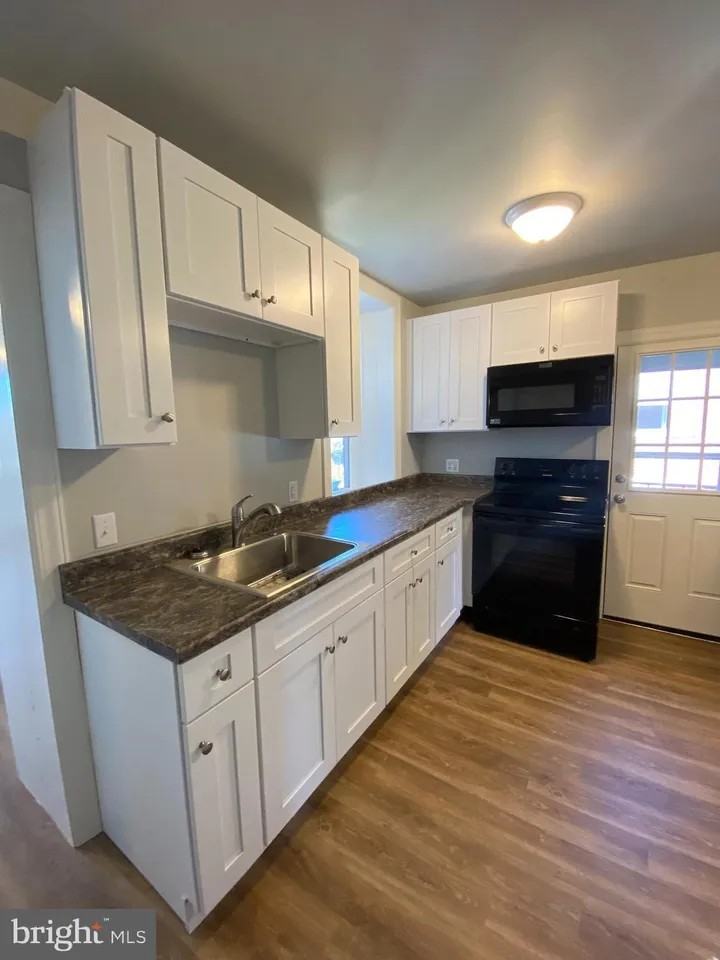 930 N Shippen St #2 - Photo 5 of 11