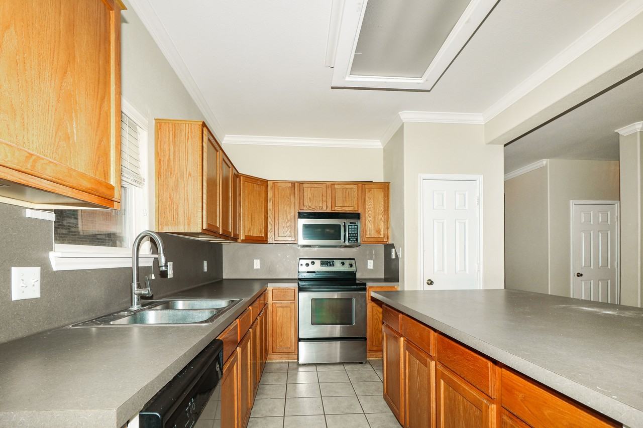 5829 Corsica Rd - Photo 6 of 28