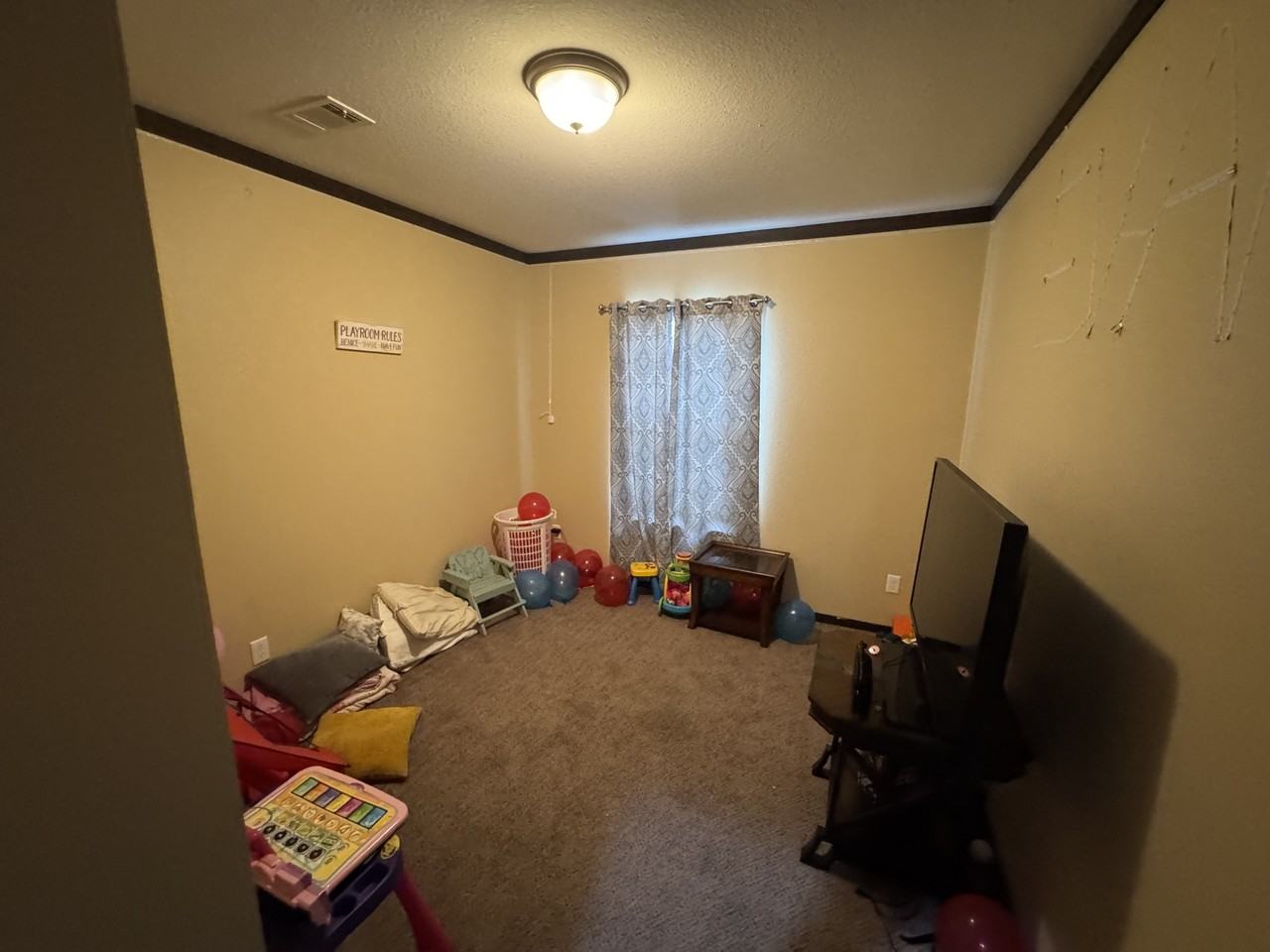 413 Schleicher St #1 - Photo 7 of 10