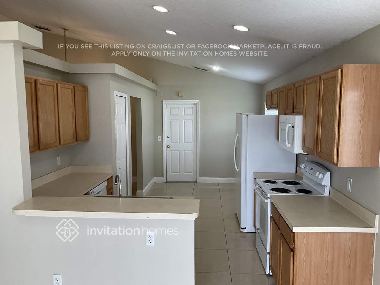 2720 Prestwick Ln - Photo 3 of 13