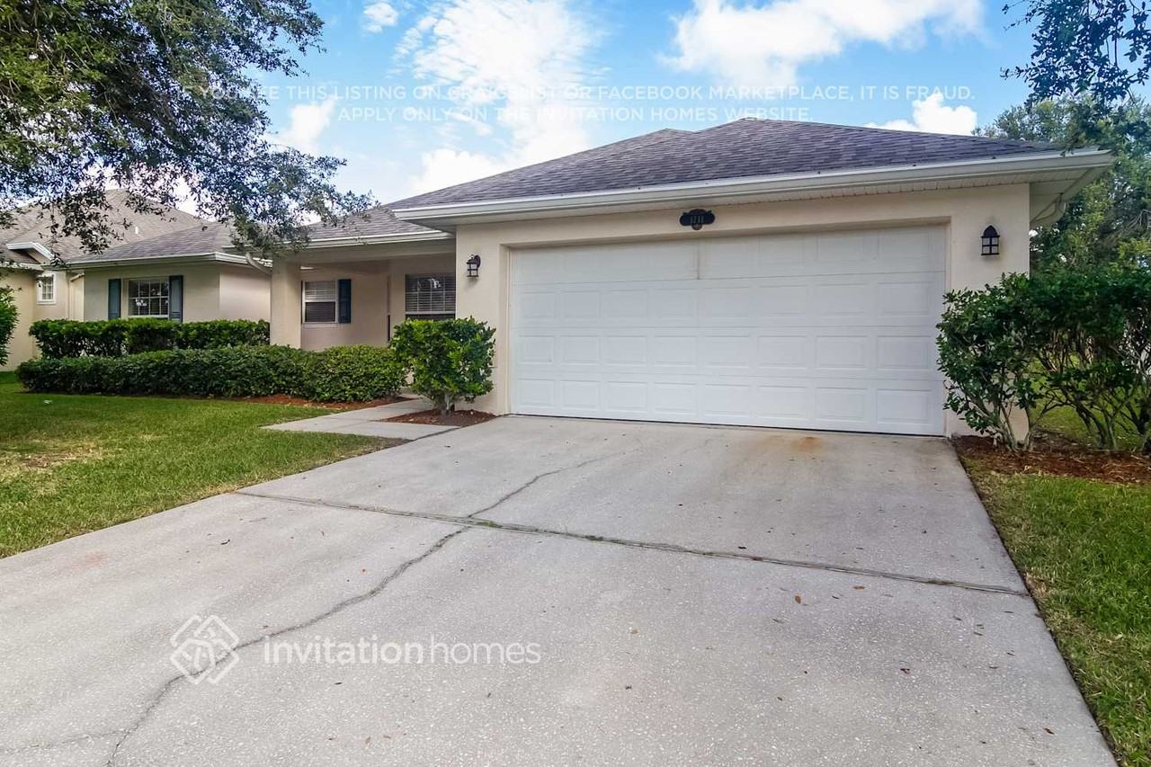1711 Whitman Dr - Photo 3 of 21