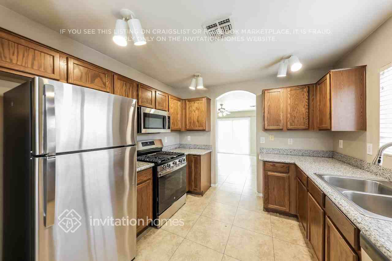 12563 W Charter Oak Rd - Photo 7 of 17