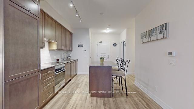 9085 Jane Street - Photo 2 of 18