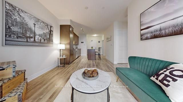 9085 Jane Street - Photo 3 of 18