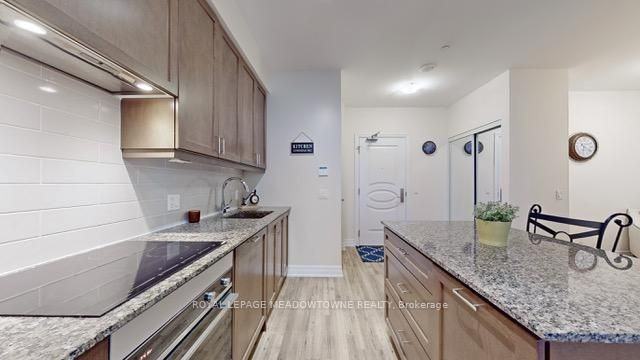 9085 Jane Street - Photo 6 of 18