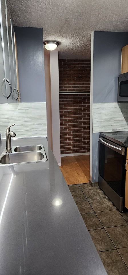 15105 121 Street Northwest 117, Edmonton, Alberta, Canada, T5X 3C8 - Photo 2 of 5